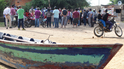 Pescadores chaqueños cortaron el puente General Belgrano