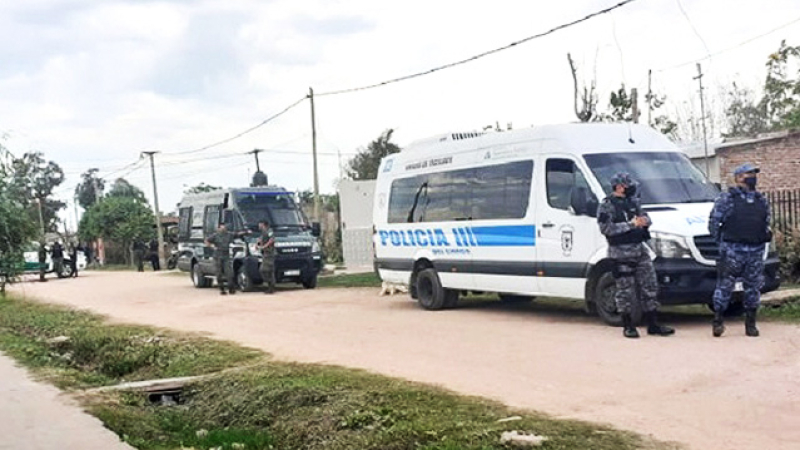 Detienen a dos jóvenes por robar y herir de un disparo a gendarme