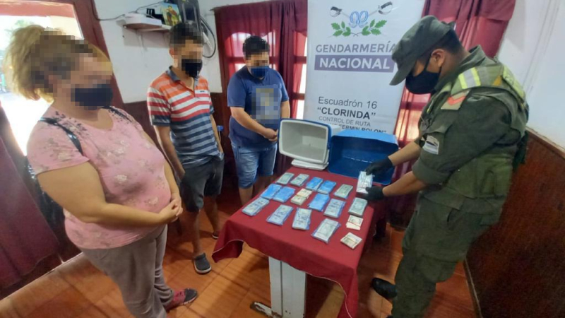 Circulaba con más de U$S 100 mil ocultos dentro de una conservadora