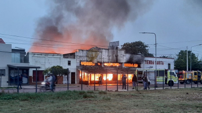 Charata: voraz incendio consumió un local comercial