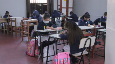 Vuelve la presencialidad a las aulas y amplían los grupos prioritarios