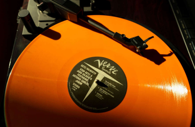 Ventas de discos de vinilo se disparan durante pandemia