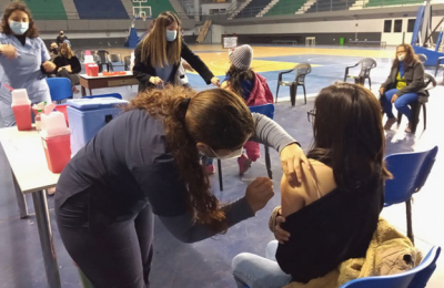 Comienza la inmunización de mayores de 18 años