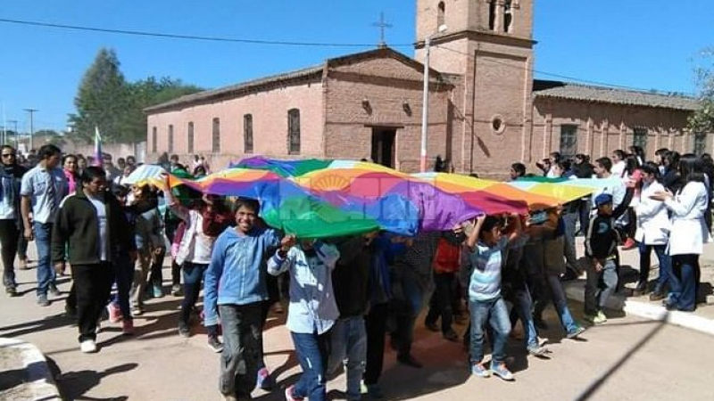 Comedor escolar: docente denunció un pago irregular y el intendente lo desmintió