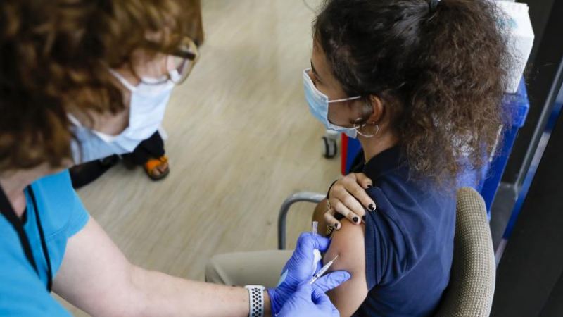 Propuesta: la vacunación de menores contra el Covid empezaría por todos los grupos de riesgo