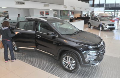 Leves caídas intermensuales de las ventas de autos y motos en el Chaco