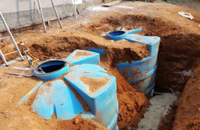 Las familias invierten en cisternas para almacenar agua