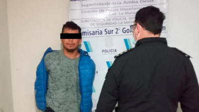 Un hombre fue descubierto por la policía mientras abusaba de su hija de 10 años dentro de un auto