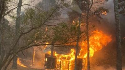 Incendios en Córdoba: las imágenes del fuego que avanza sobre las sierras