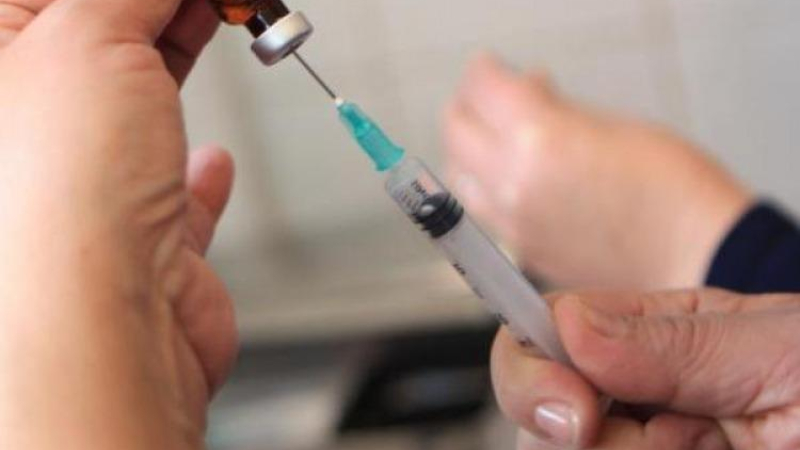 Cómo serán los ensayos que buscan una sola vacuna contra coronavirus, gripe y bronquiolitis  