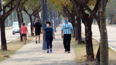 Confirmaron 61 muertes y 622 contagios, la cifra más baja en 15 meses