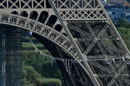 Francia-Paris eqilibrista 3.jfif