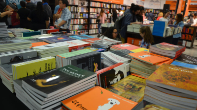 La Feria del Libro vuelve a ser un punto de encuentro cultural y social