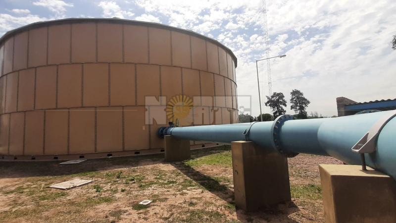 Requena: “Los cuestionamientos se caen al momento en que la gente tiene el agua en su casa”