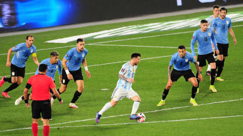 El testimonio del fotógrafo de la imagen viral de Messi ante Uruguay