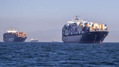 Crisis de los contenedores: ¿por qué hay tantos barcos haciendo fila para entrar en Estados Unidos?