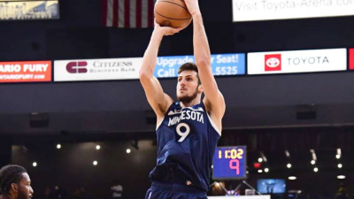 Leandro Bolmaro se convirtió en el argentino más joven en debutar en la NBA