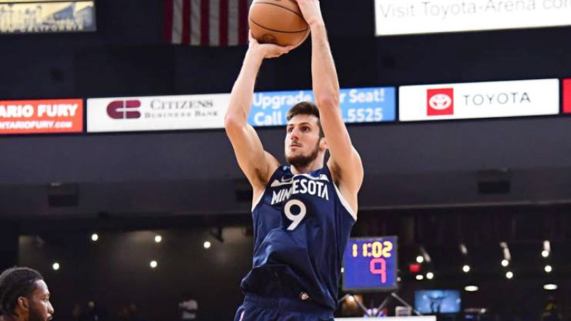 Leandro Bolmaro se convirtió en el argentino más joven en debutar en la NBA