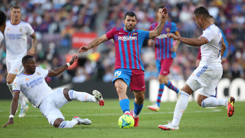 Agüero marcó su primer gol con Barcelona en la caída ante el Real Madrid