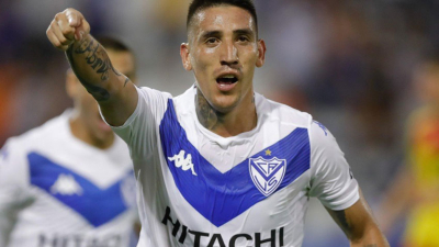 Centurión podría dejar Vélez y volver como refuerzo a Racing