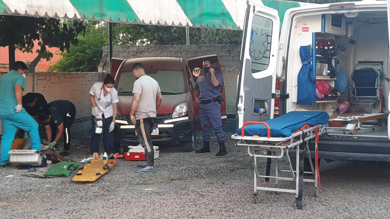 Le explotó un matafuegos y sufrió gravísimas heridas
