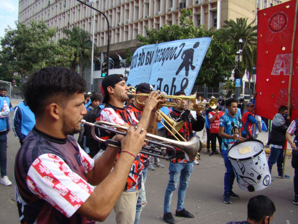 Manifestación de movimientos sociales frente a Casa de Gobierno. 12-07-21. Fabián Maldonado/NORTE