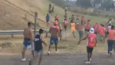 La barra de Independiente desalojó un piquete en la autopista a La Plata