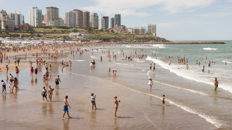 La mayoría de quienes viajan por vacaciones lo hace con la familia