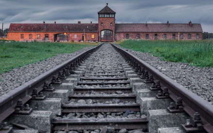 auschwitz.jpg