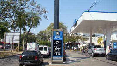 Llenar el tanque cuesta más del doble que hace tres años