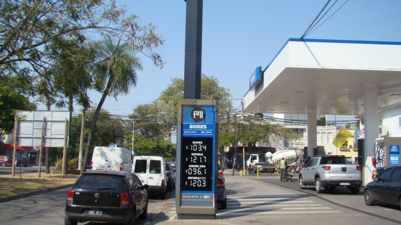 Llenar el tanque cuesta más del doble que hace tres años