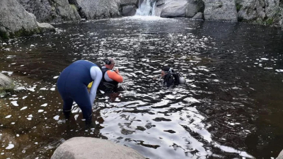 Tragedia en La Cumbrecita: un turista cayó a un arroyo con su hija, se golpeó la cabeza y murió ahogado