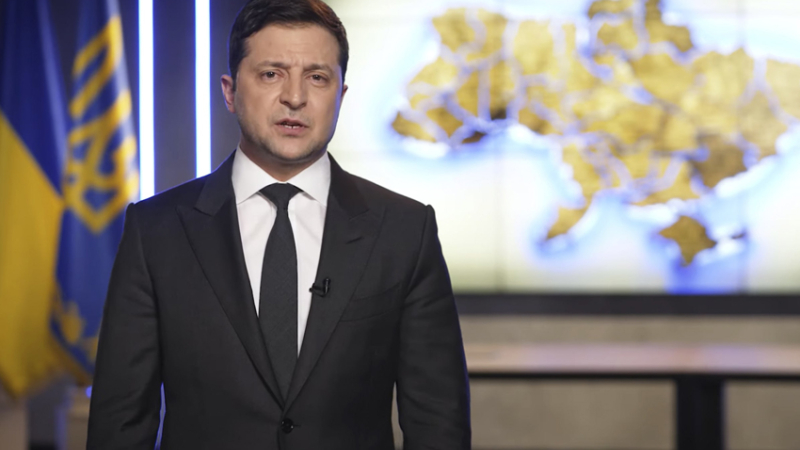 El presidente ucraniano compara a Rusia con la ‘Alemania nazi‘ y promete armas a los civiles