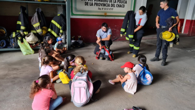 Los Bomberos recibieron una visita muy especial