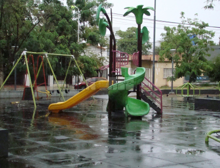 plaza lluvia.JPG