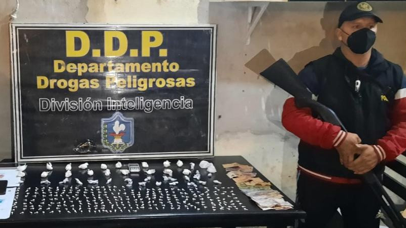 Fontana: incautan más de 300 dosis de cocaína en el barrio Cacique Pelayo