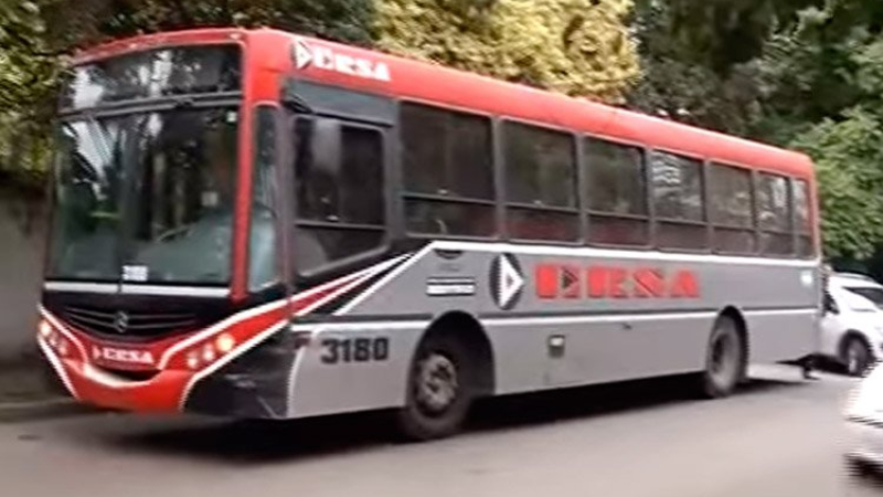 Un nene de 12 años se robó un colectivo y manejó 30 cuadras