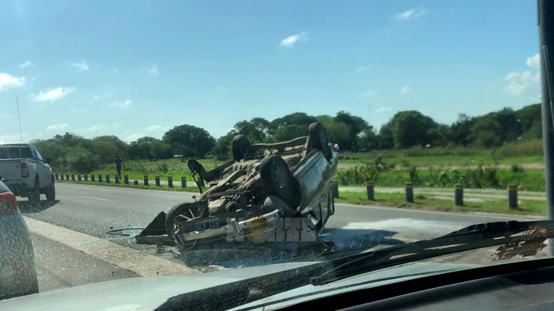 Despiste y vuelco en avenida Sabin
