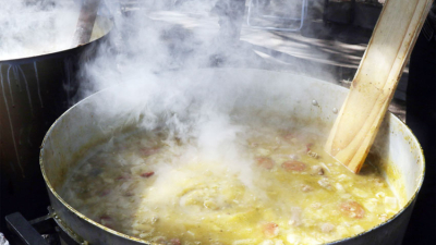 Índice locro: una porción cuesta 200 veces más cara que hace veinte años
