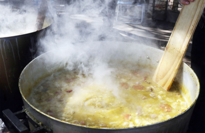 Índice locro: una porción cuesta 200 veces más cara que hace veinte años
