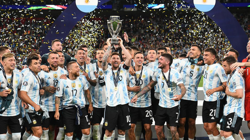 Argentina goleó a Italia y se quedó con la Finalíssima