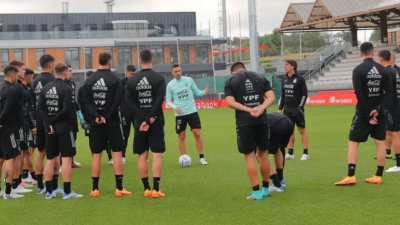 Scaloni mete mano en el equipo para enfrentar a Estonia