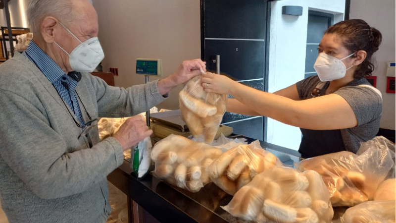 Aumentos de costos obligan a llevar a $300 el kilo de pan