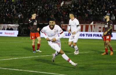 Huracán fue muy efectivo y celebró ante River en el "Palacio"