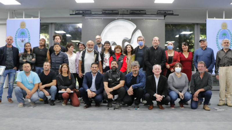 El gobierno agasajó y nombró huéspedes de honor a los diez escultores y escultoras