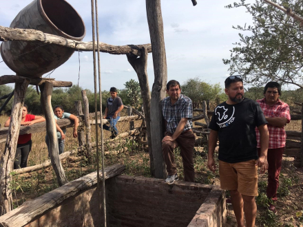 Pozo de agua en paraje del Impenetrable.jpg