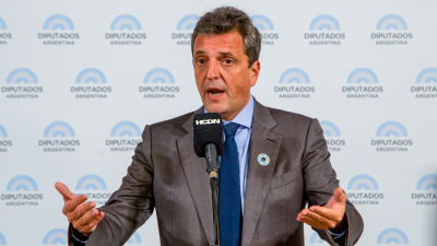 Massa prepara su equipo, mientras el campo y la industria presionan