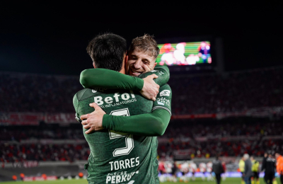 Sarmiento pegó en los momentos justos y dio el batacazo ante River