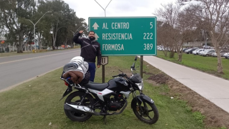 La increíble historia del platense que viajó en moto hasta el Chaco para alentar a Gimnasia
