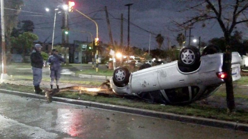 Vuelco en avenida Las Heras